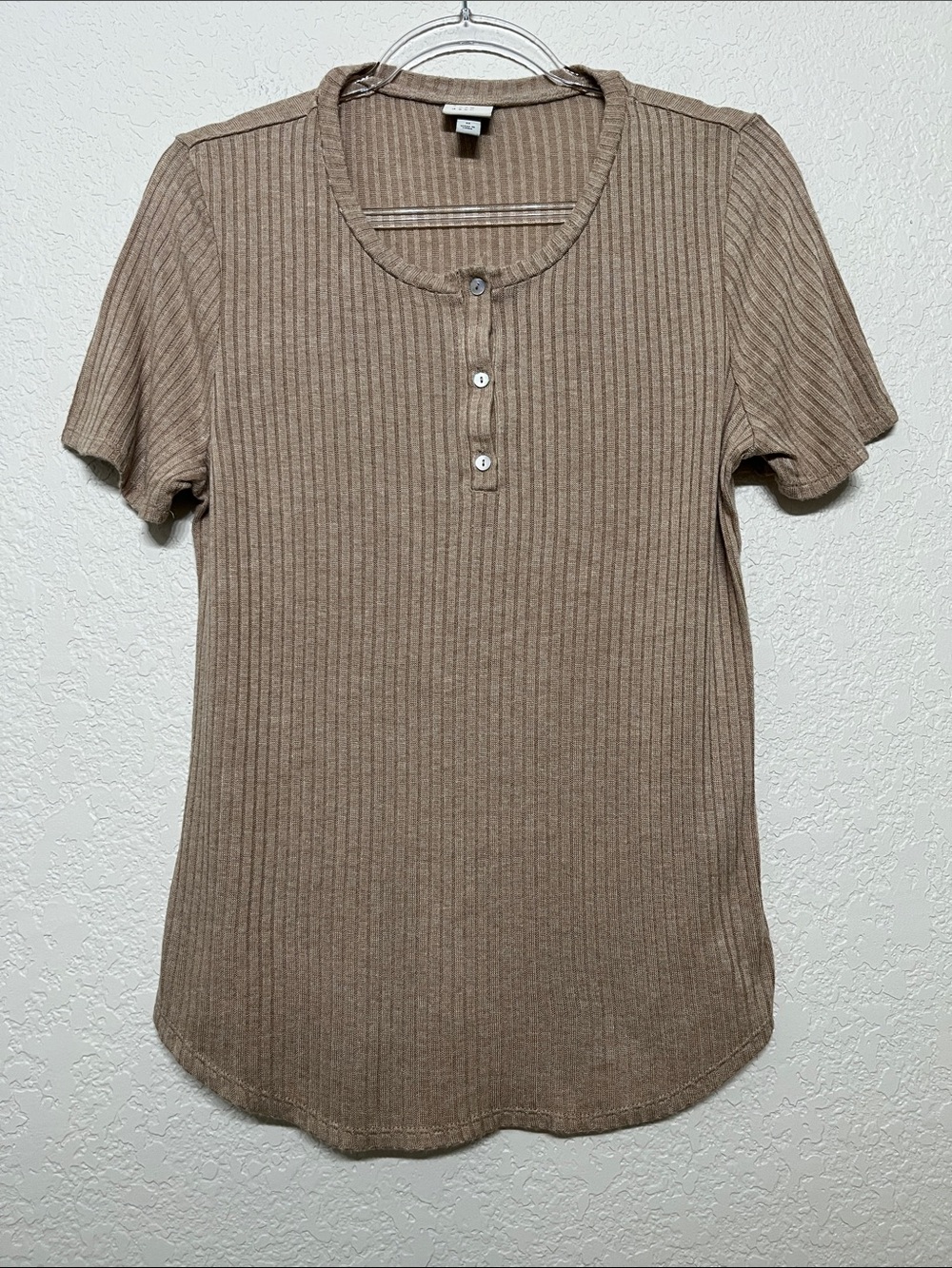 a new day Women’s Size Medium Tan Ribbed Short Sleeve Top